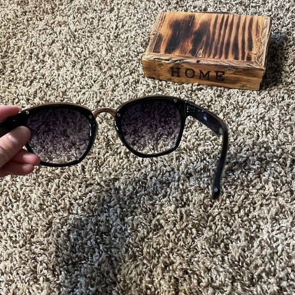 LRI Forever Sun black and gold oversized sunglasses - Picture 5 of 6